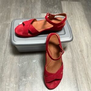 L’AmourDesPeds Red suede Women's Sandals Sz 10, very nice condition.